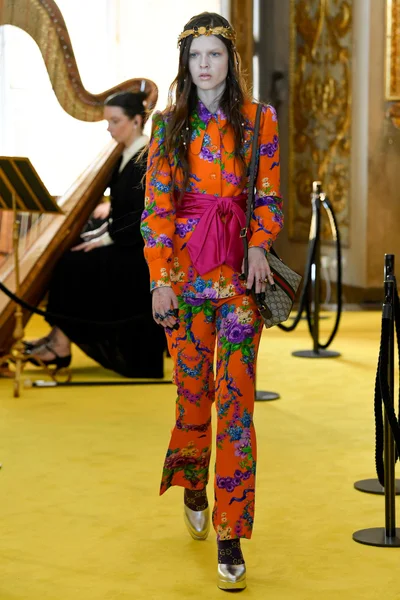 Look 74